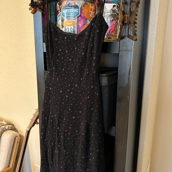 Backless Black Gown - Picture 5 of 7